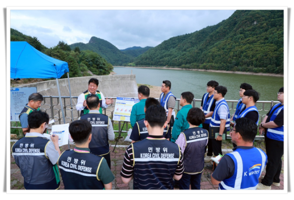 11인1. (참고) 태백시, 「2025년 기후재난 대응 평가」 가뭄 분야 최우수기관 선정_현장점검 (1).png