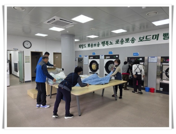 11인1. 태백시 공공이불빨래방 1호점, 취약계층 돌봄과 노인일자리 모범 모델로 자리매김.jpg