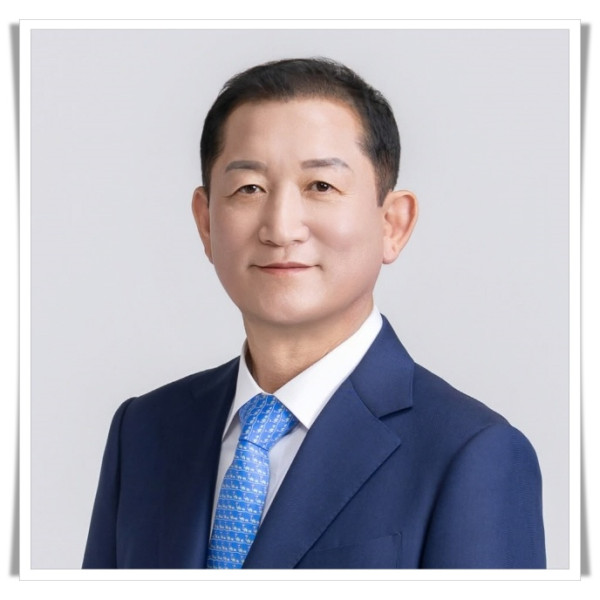 11인김동구 회장 사진.jpg