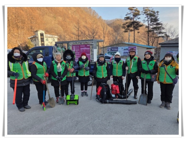 hi113. 태백시 자율방재단, 눈축제 보행자 안전 확보 총력 (1).jpg