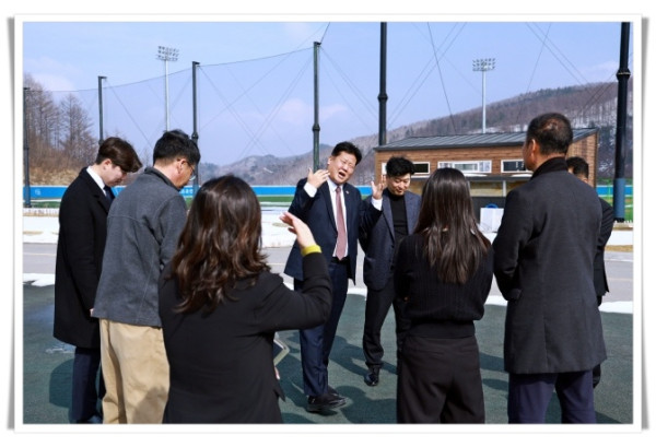 11인1. 태백시–한국대학야구연맹, ‘대통령기 전국대학야구대회’ 개최 업무협약 체결 (1).JPG